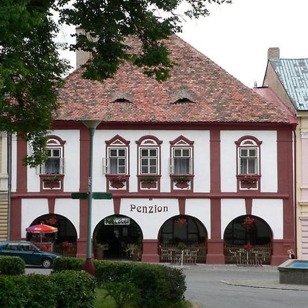 Restaurace A Penzion Podloubi Opočno Екстериор снимка