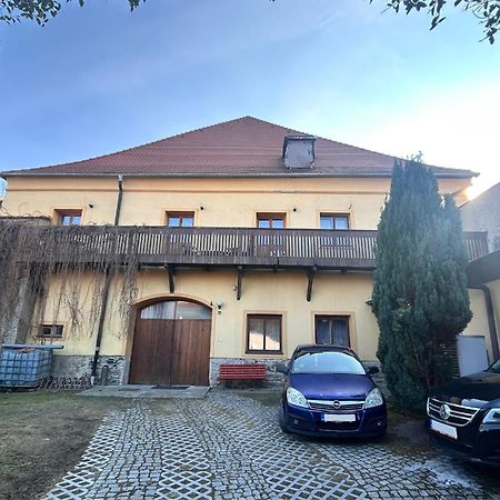 Restaurace A Penzion Podloubi Opočno Екстериор снимка