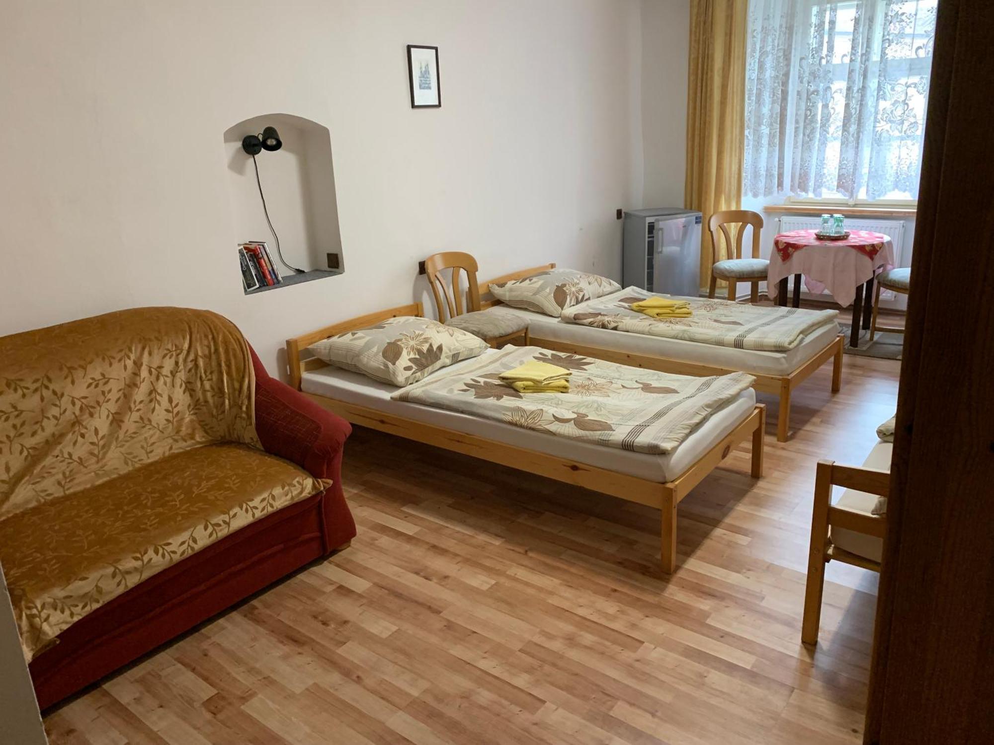 Restaurace A Penzion Podloubi Opočno Екстериор снимка