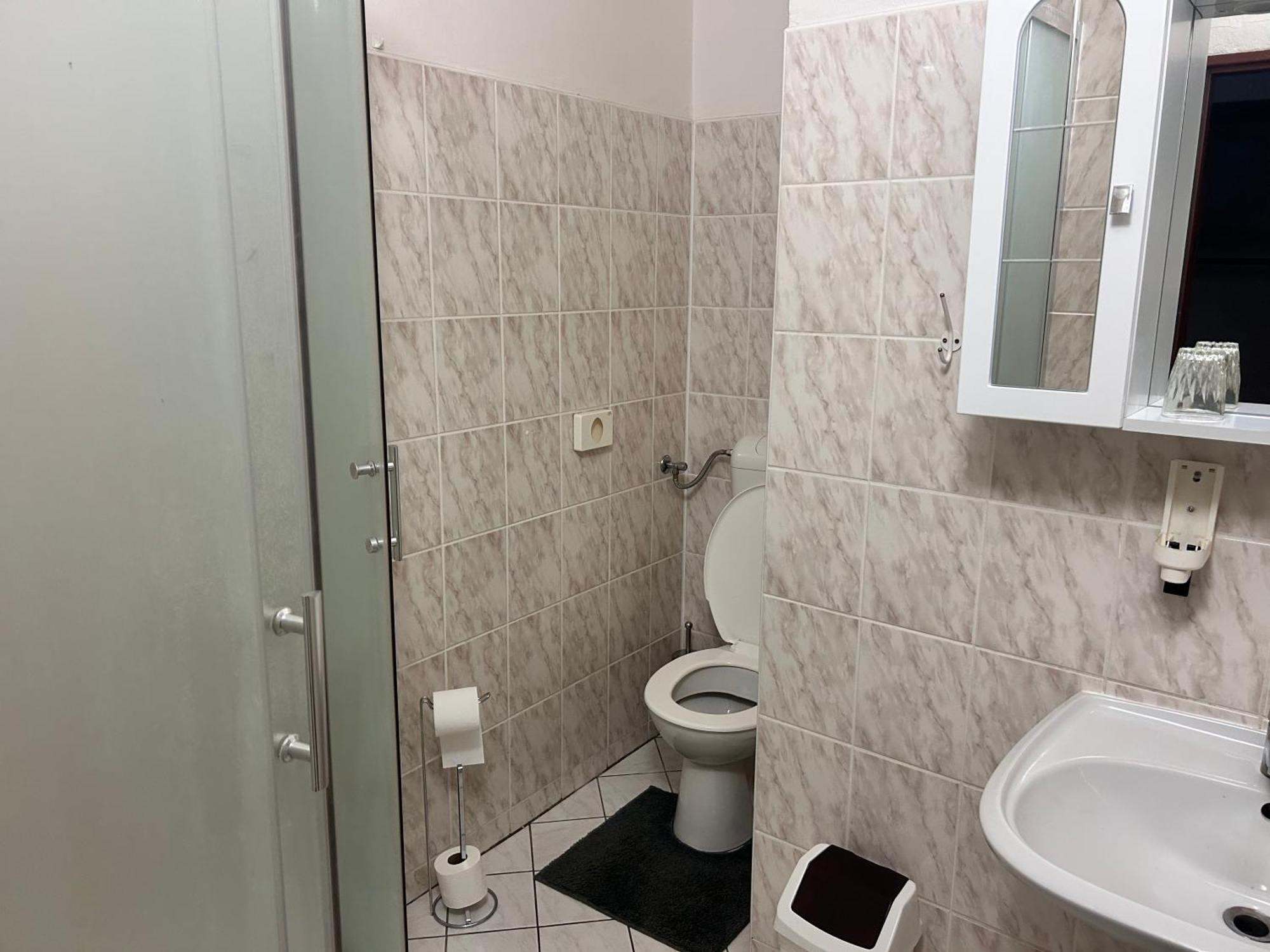 Restaurace A Penzion Podloubi Opočno Екстериор снимка